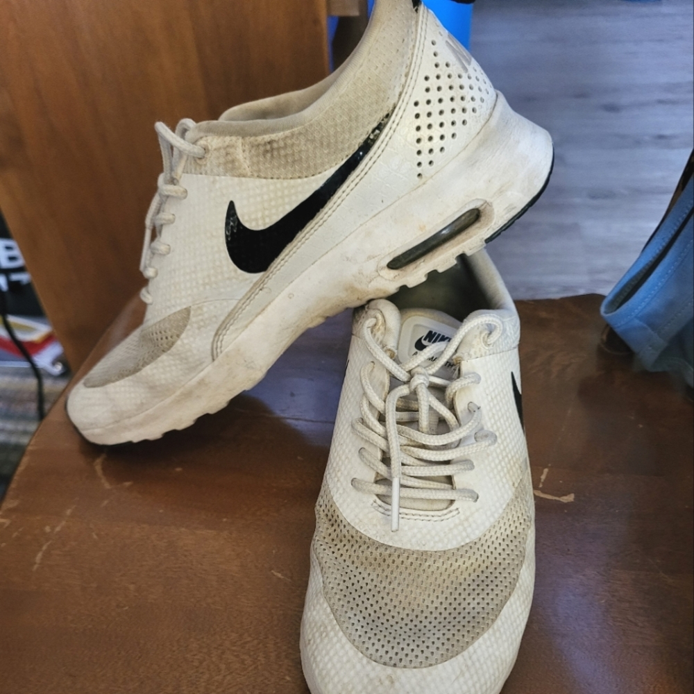 Vintage Nike sneakers